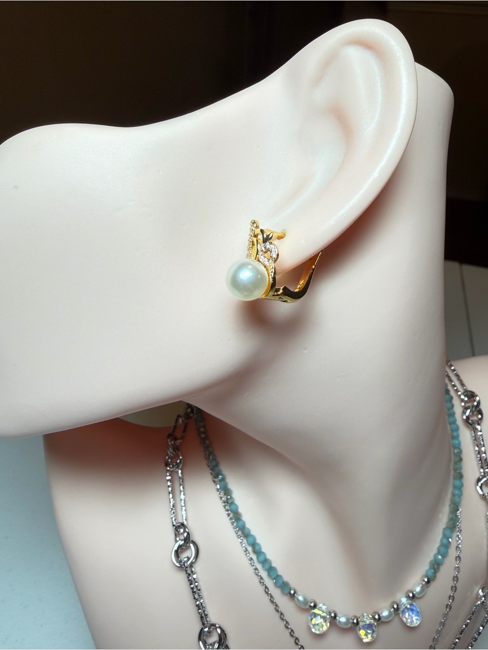 Elegant Gold Tone Pearl & Crystal Earrings. - Picture 4 of 5